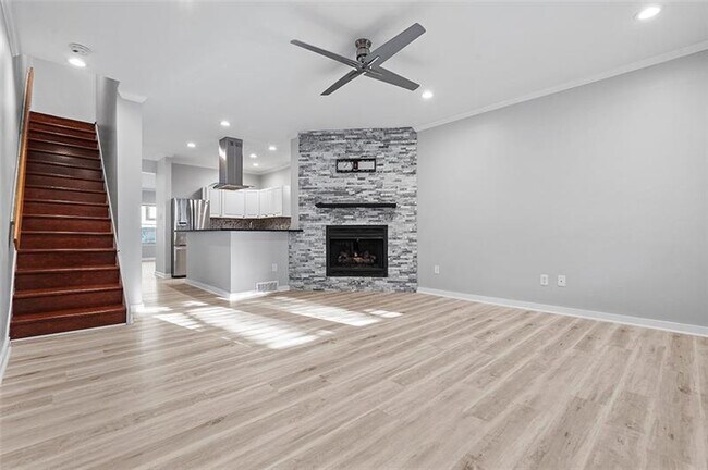 Building Photo - 715 Filbert St