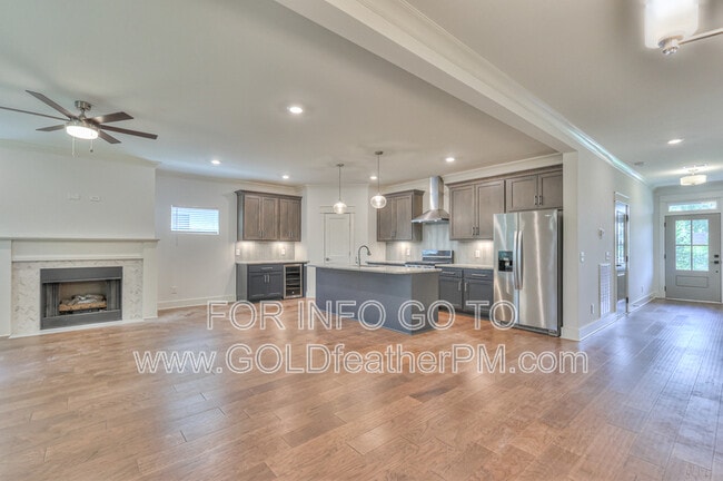 Building Photo - 253 Riverside Dr