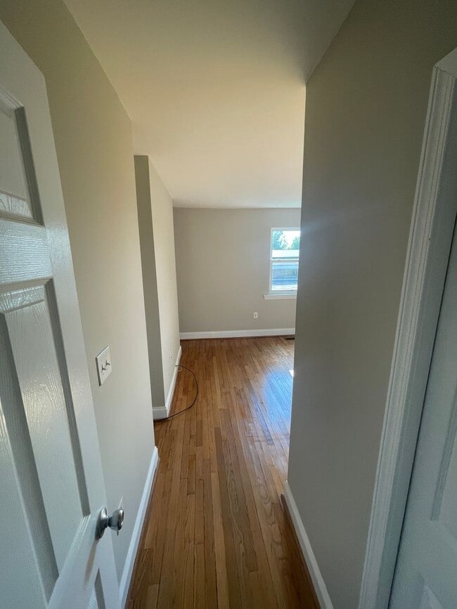 Building Photo - Beautiful 2bd 3.5  bath in Marshall Heights