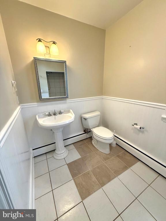 Building Photo - 225 Dewey Dr