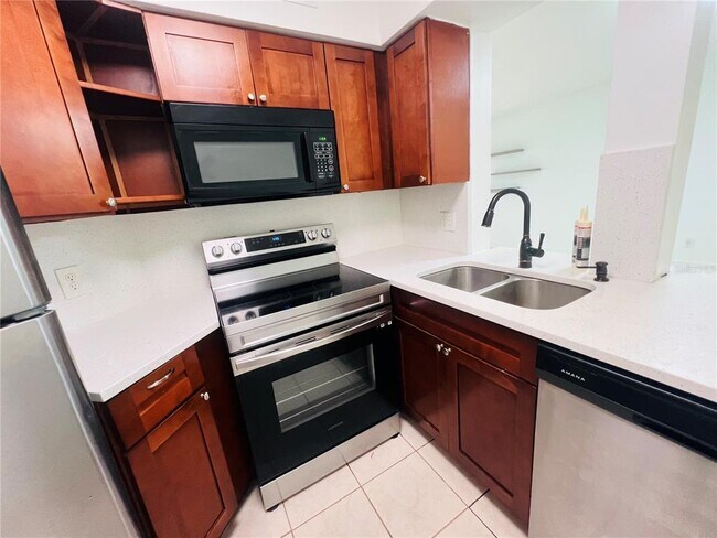 Building Photo - 3941 Atrium Dr