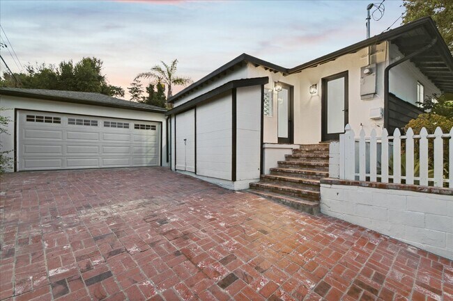 Building Photo - 16800 Bollinger Dr