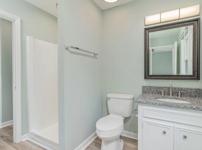 Building Photo - Gorgeous Renovated Home with Modern Finishes & Gated Community Amenities