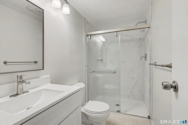 Building Photo - 172 Gillies Ln