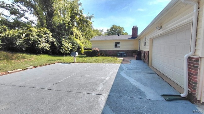 Building Photo - 874 Hollyridge Dr