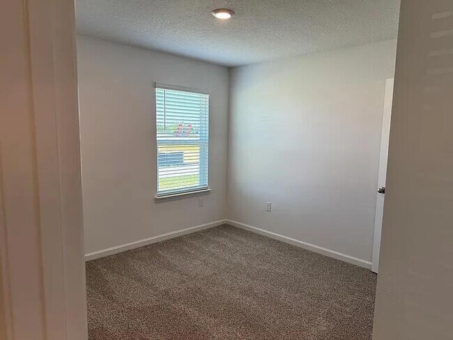 Building Photo - 58 Sawbrier St