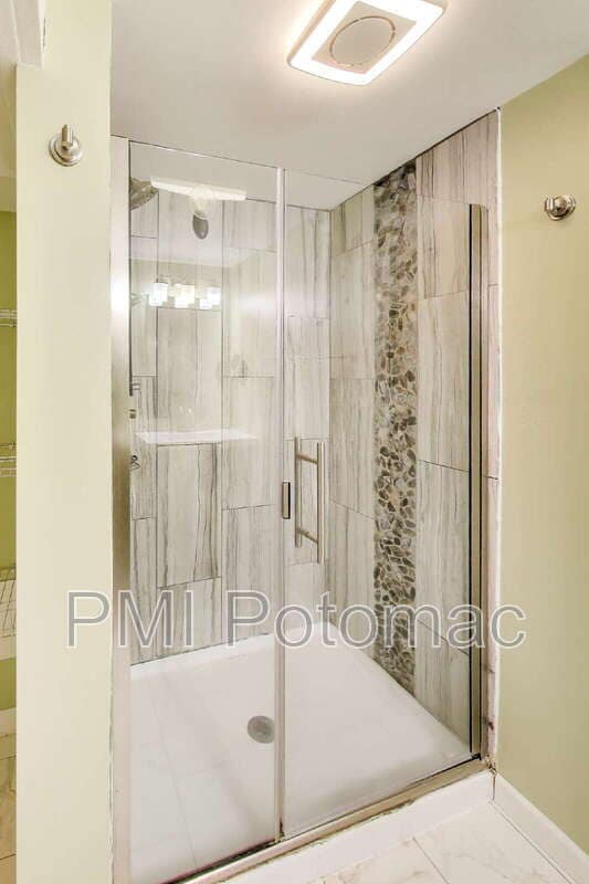 Building Photo - 1915 Henry Rd