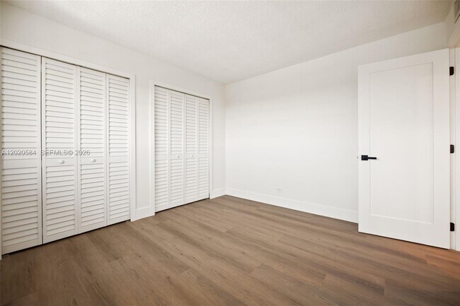 Building Photo - 8107 SW 72nd Ave