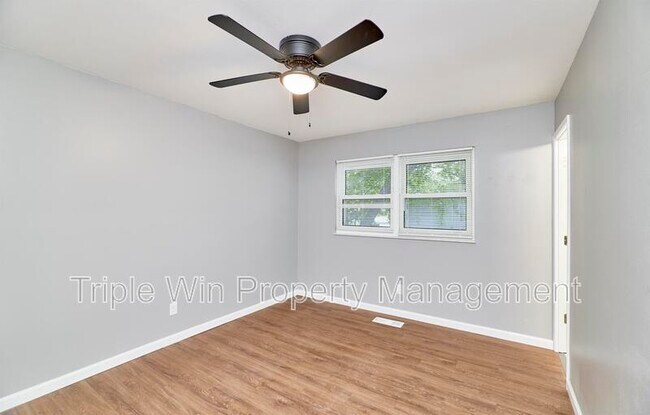Building Photo - 2400 E Humes Ln