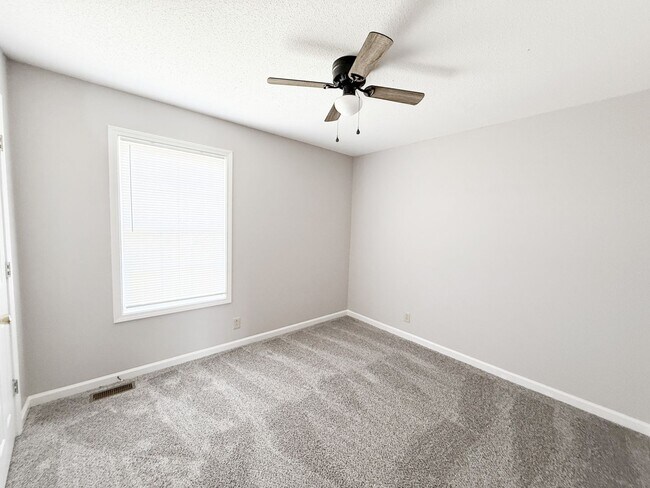 Building Photo - 3 Bedroom 2 Bathroom home!!