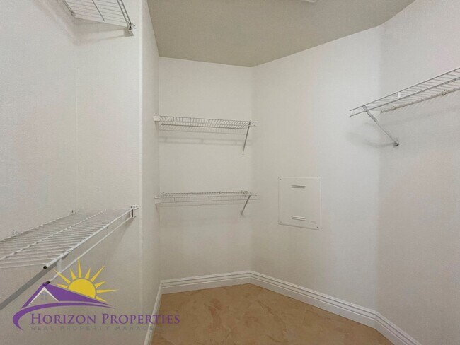 Building Photo - Spacious 5 Bed 3 Bath 2,136 Sq. Ft. Sheldon Pacific Home in Elk Grove