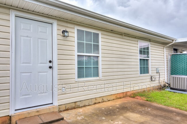 Building Photo - 525 Edgecliff Ln
