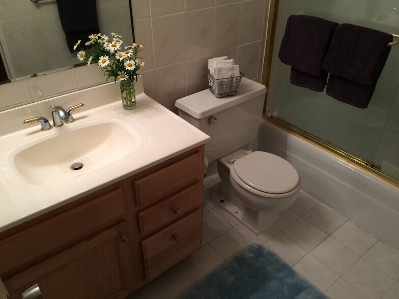 Bathroom comes with shower and bath tub - 8200 E Jefferson Ave