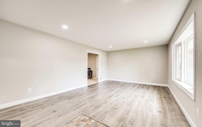 Building Photo - 4005 Lees Corner Rd