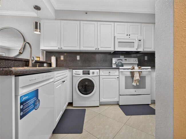 Building Photo - 2501 S Ocean Dr