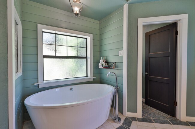 Building Photo - 26316 CA-189