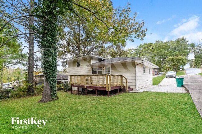 Building Photo - 1475 Greenwillow Dr