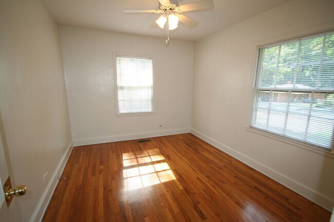 Building Photo - Adorable House in Trinity Park with Large ...