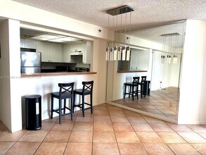 Building Photo - 540 Brickell Key Dr
