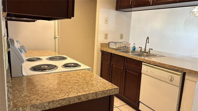 Building Photo - 5015 Laguna Bay Cir