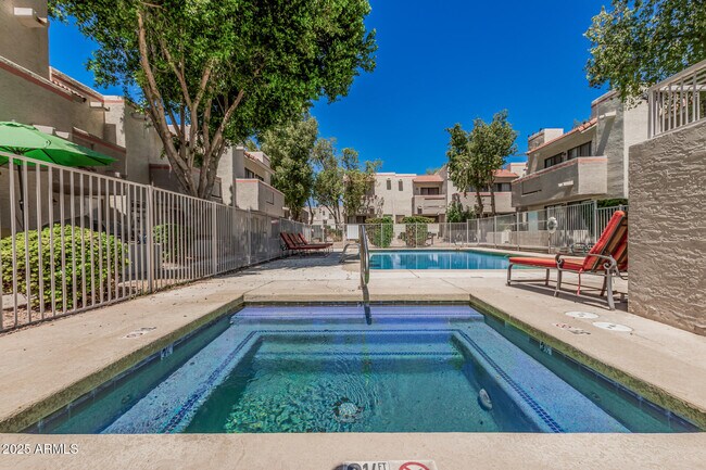 Building Photo - 985 N Granite Reef Rd