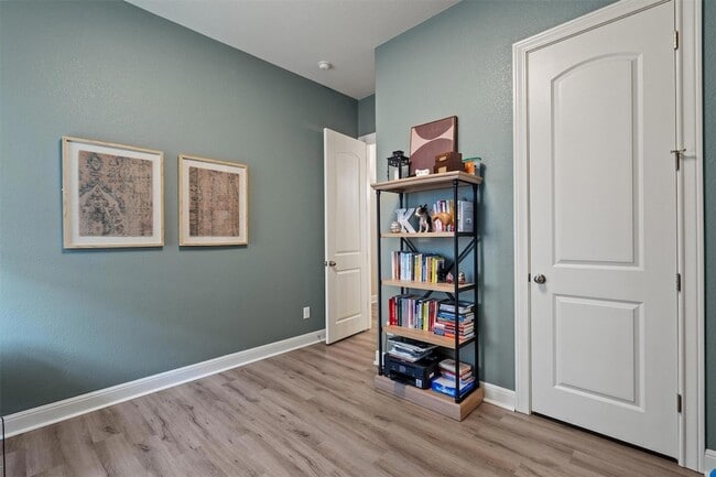 Building Photo - 4945 Strada Dr