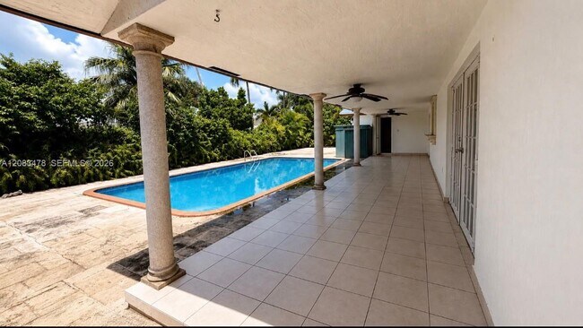 Building Photo - 10620 SW 146th Ct