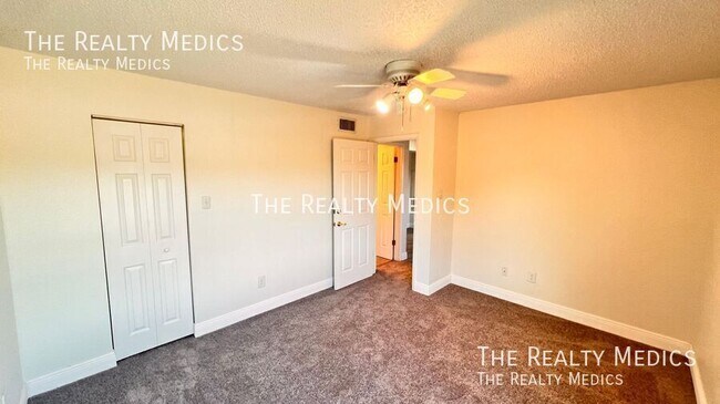 Building Photo - 3700 Idlebrook Cir