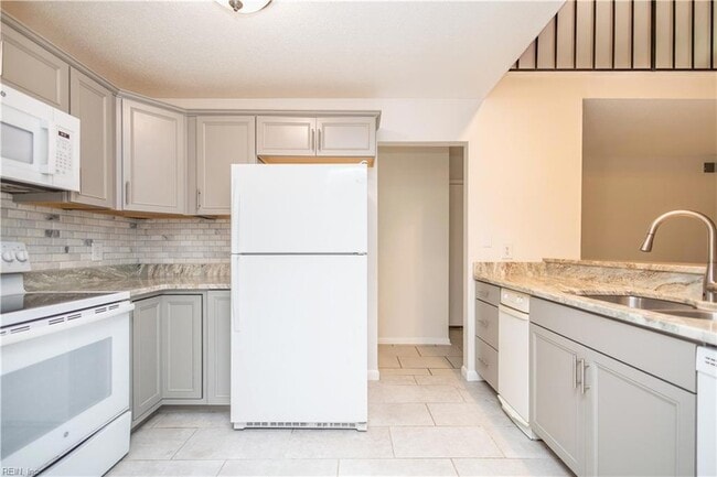 Building Photo - 1545 Lakeport Ct