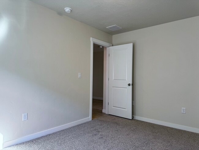 Building Photo - 7565 E Edison St