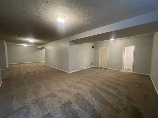 Building Photo - New Home For Rent Bellevue!