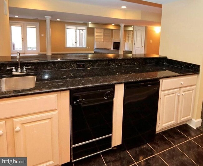 Building Photo - 1307 Stamford Way