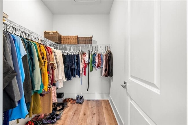 Building Photo - 5862 Westin Rd