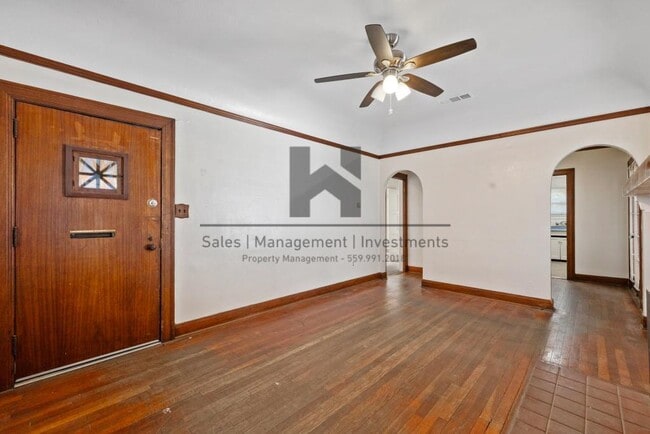 Building Photo - 232 E San Joaquin Ave