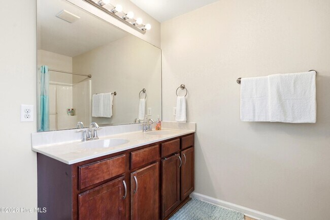 Building Photo - 553 Montego Ct