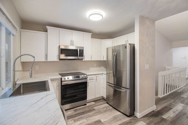 Building Photo - Stunning Greenwood Village Remodel!