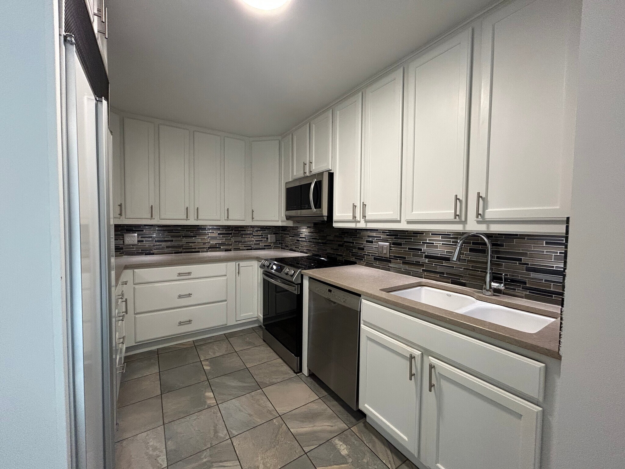 Building Photo - 1350 N Dearborn St