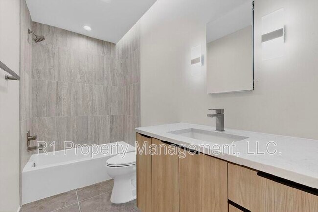 Building Photo - 705 Alcalde Pl SW