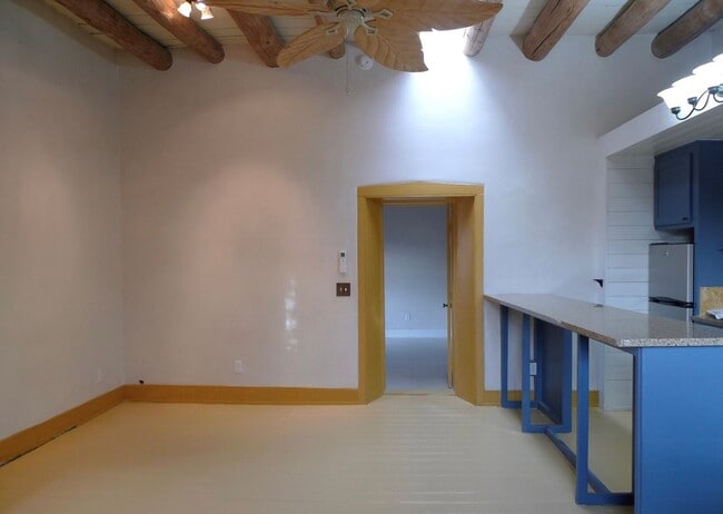 Building Photo - 573 W San Francisco St