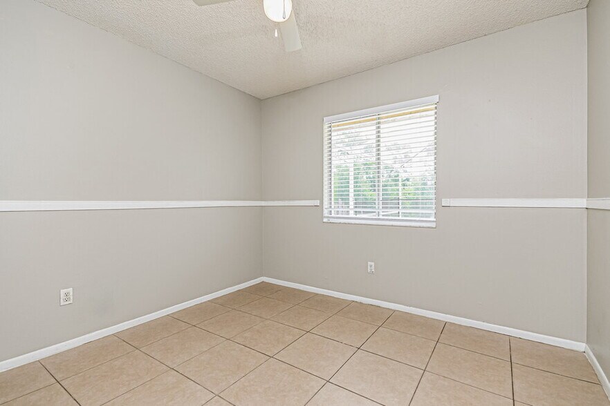 Building Photo - 3071 Bloomsbury Dr
