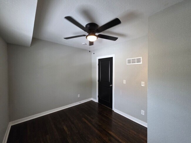 Building Photo - Spacious 4-Bedroom, 2.5-Bath Home with Hardwood Floors