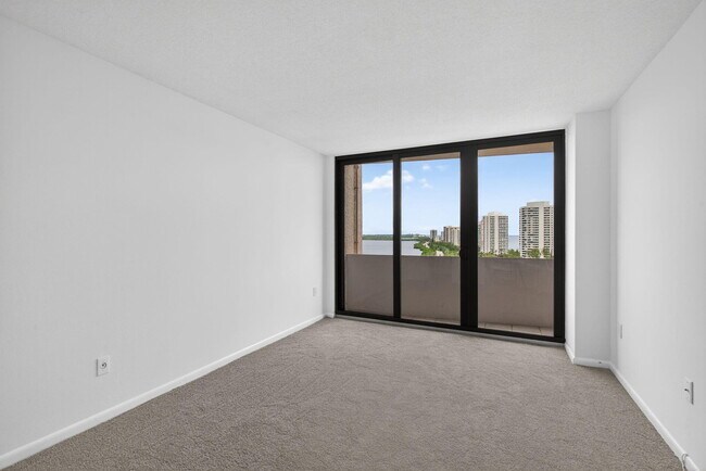 Building Photo - 4200 N Ocean Dr