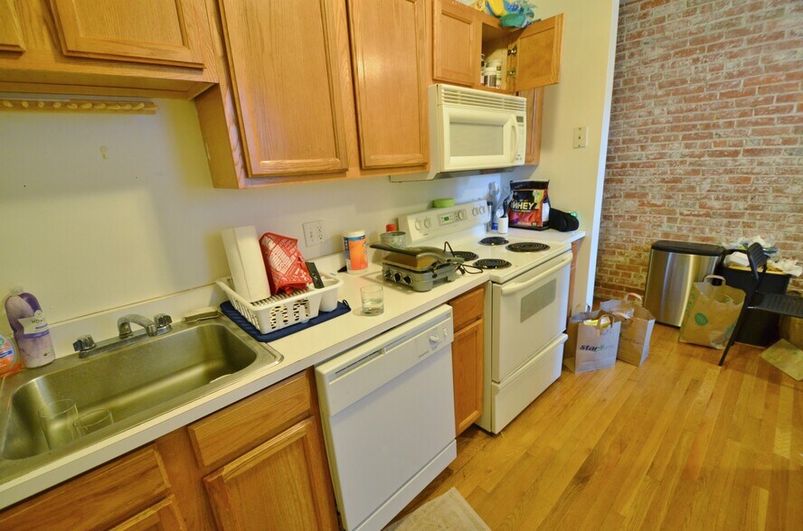 Building Photo - 58 Gainsborough St