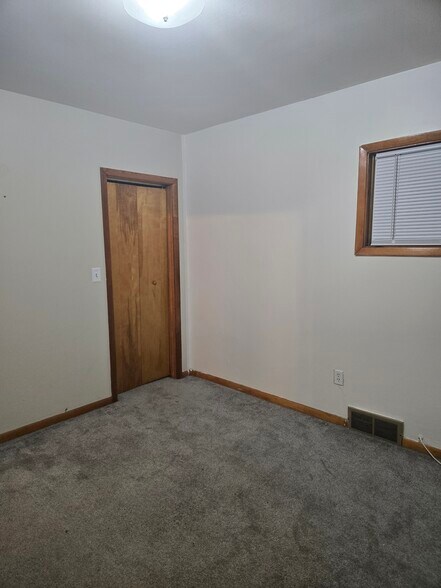 Building Photo - 489 Plymouth Ave