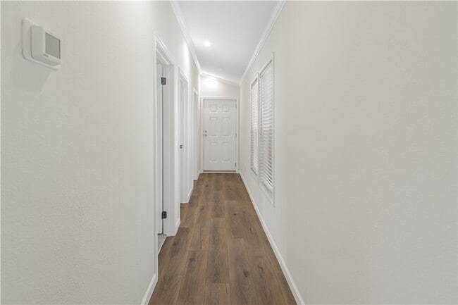 Building Photo - 495 Pleasant St