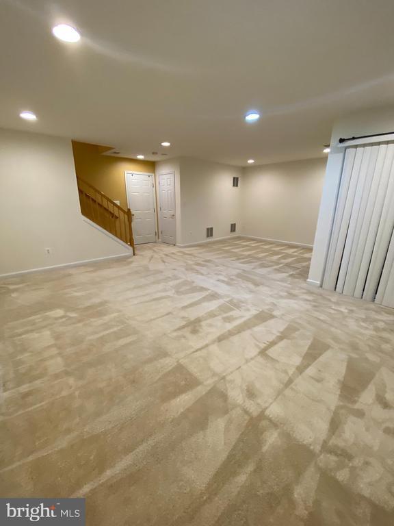 Building Photo - 9656 Potters Hill Cir