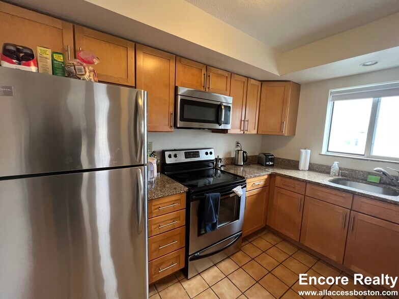 Primary Photo - 32 Soden St