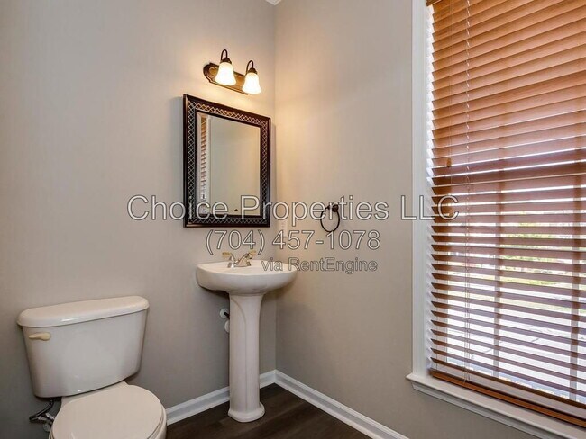 Building Photo - 14930 Ballantyne Village Way