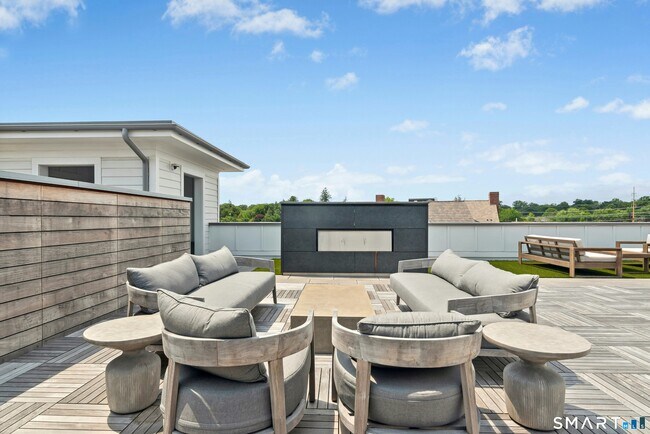 Building Photo - 15 Corbin Dr