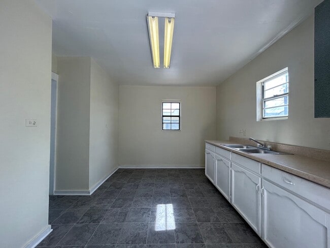 Building Photo - 815 San Jorge Ave